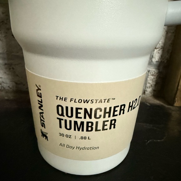 🆕 Stanley 30oz Quencher H2.0 Tumbler in Glacier - Picture 2 of 10
